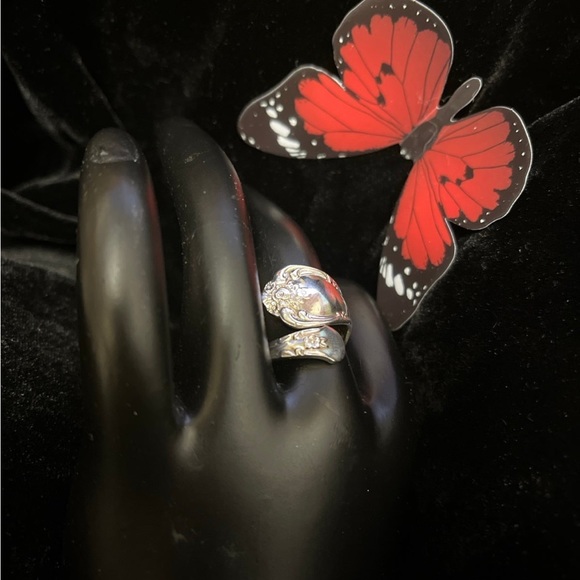 Vintage WM Rogers Oneida LTD Silver Plate Floral Design Spoon Wrap Ring Sz 7 1/2